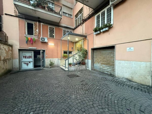 negozio in affitto a Napoli in zona Fuorigrotta