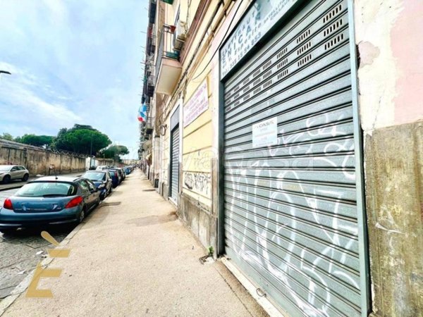 negozio in affitto a Napoli in zona Capodichino