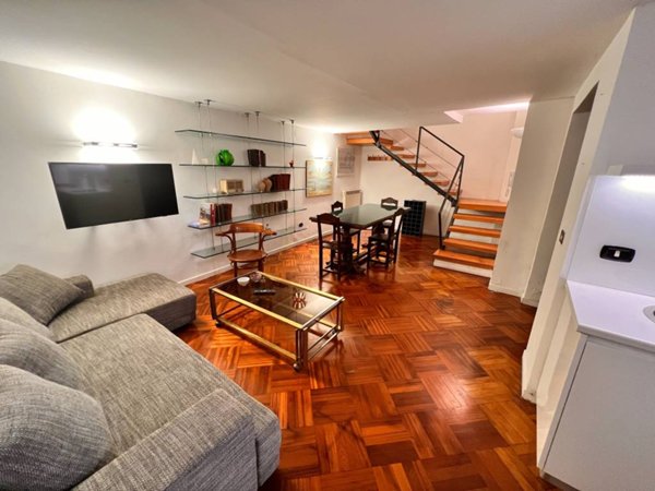 appartamento in affitto a Napoli in zona Chiaia