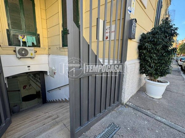 negozio in affitto a Napoli in zona Bagnoli