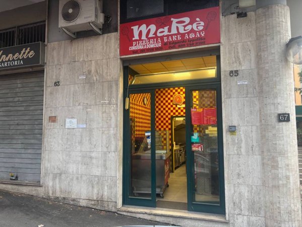 negozio in affitto a Napoli in zona Arenella