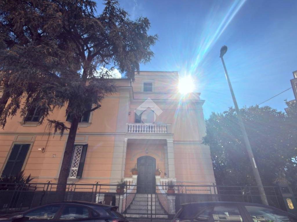 appartamento in affitto a Napoli in zona San Carlo all'Arena