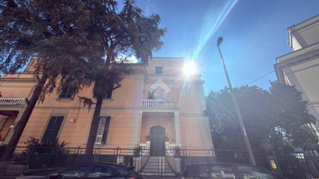 appartamento in affitto a Napoli in zona San Carlo all'Arena