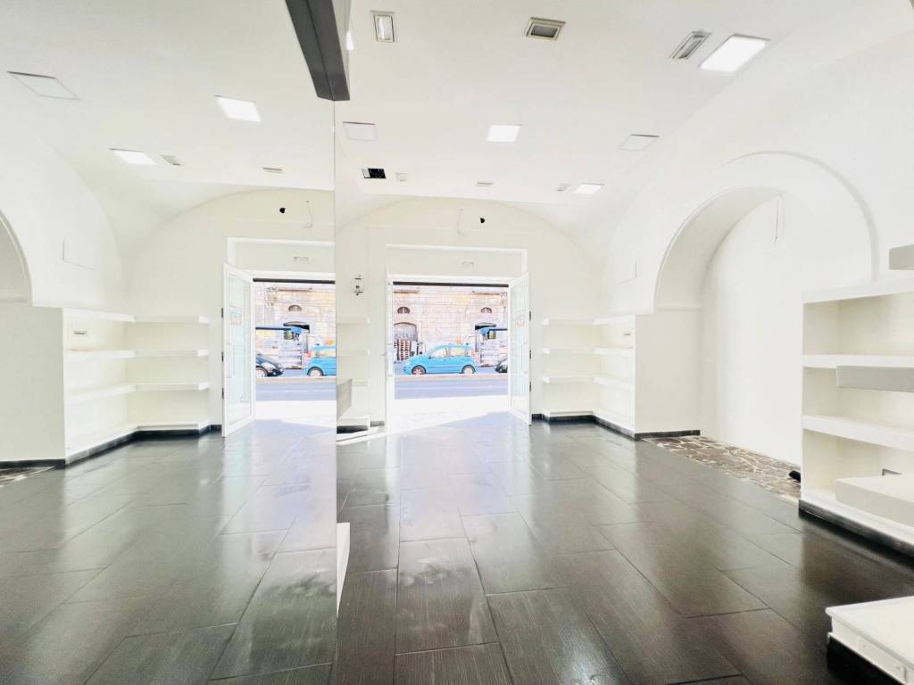 negozio in affitto a Napoli in zona Barra