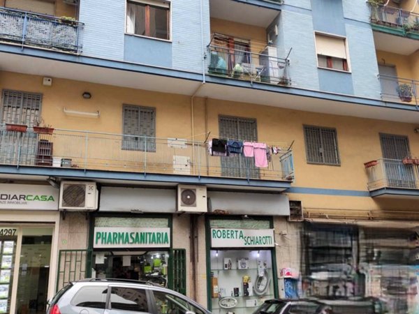 negozio in affitto a Napoli in zona Fuorigrotta