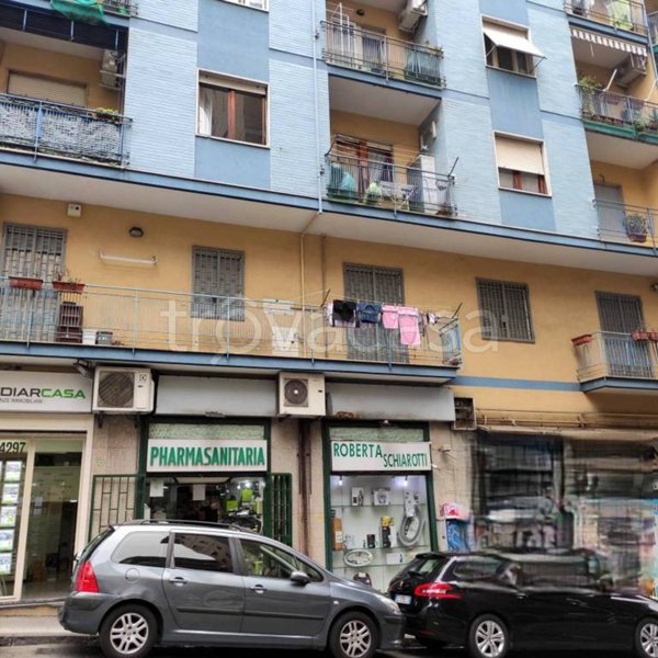 negozio in affitto a Napoli