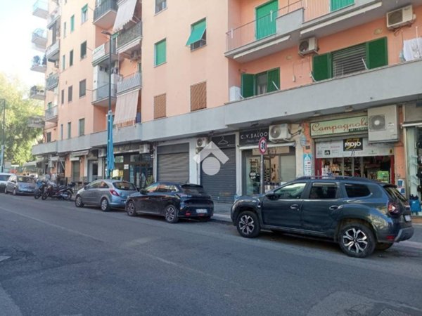 negozio in affitto a Napoli in zona Bagnoli