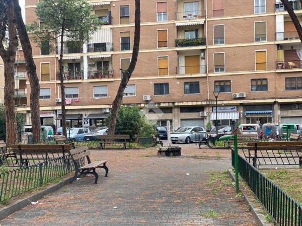 negozio in affitto a Napoli in zona Soccavo