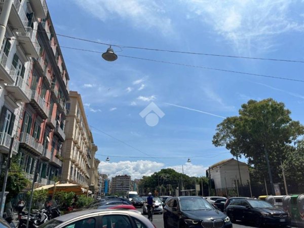 negozio in affitto a Napoli in zona Chiaia