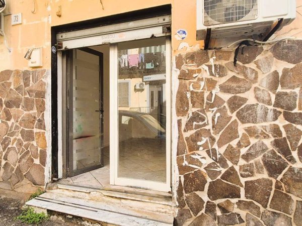 negozio in affitto a Napoli in zona Bagnoli
