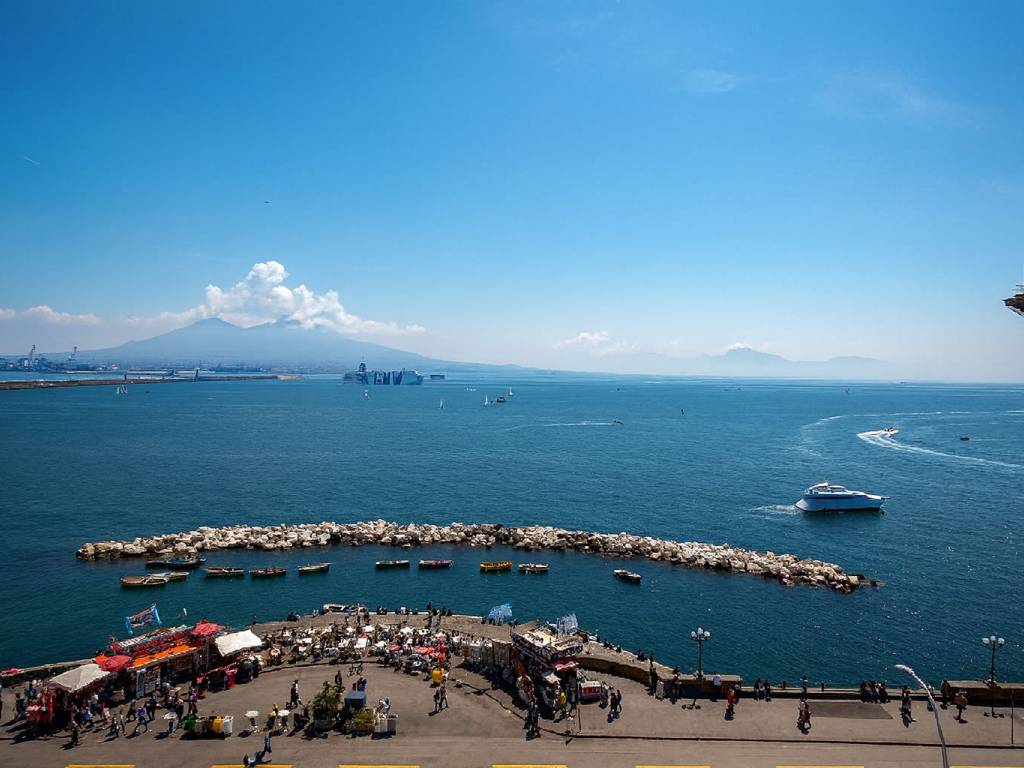 appartamento in affitto a Napoli in zona Chiaia