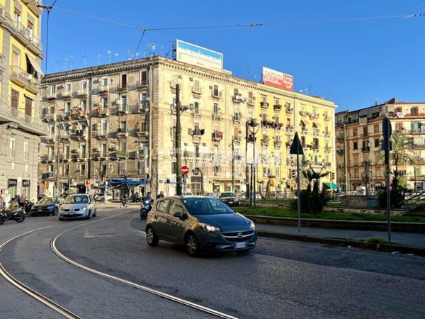 negozio in affitto a Napoli in zona Poggioreale