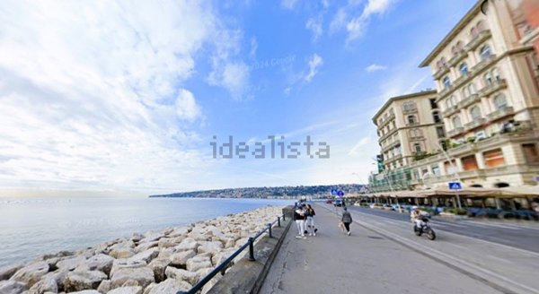 appartamento in affitto a Napoli in zona Chiaia