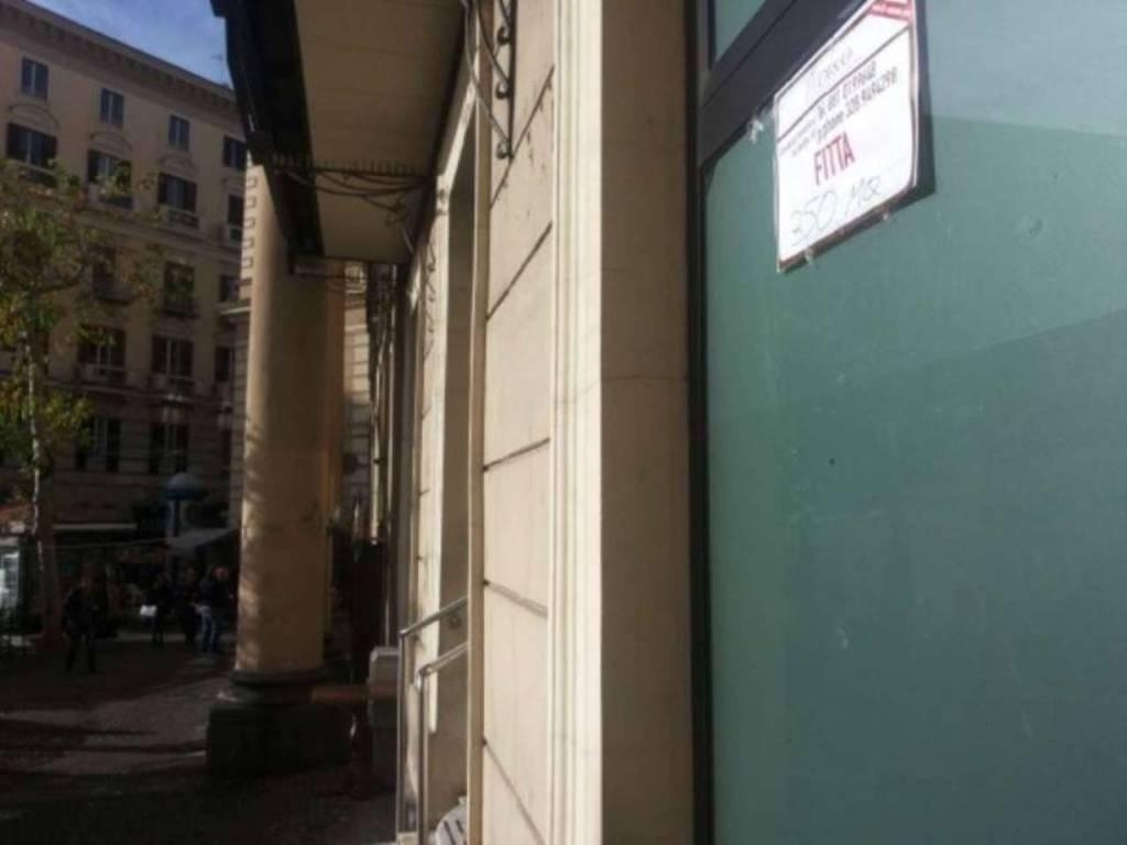 negozio in affitto a Napoli in zona Vomero