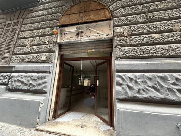 negozio in affitto a Napoli in zona Chiaia