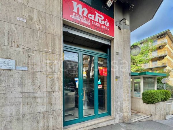 negozio in affitto a Napoli in zona Vomero