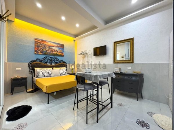 appartamento in affitto a Napoli in zona Stella