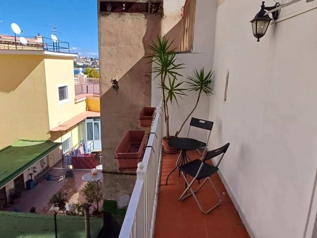 appartamento in affitto a Napoli in zona Chiaia