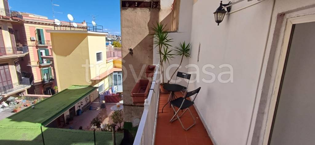 appartamento in affitto a Napoli in zona Chiaia