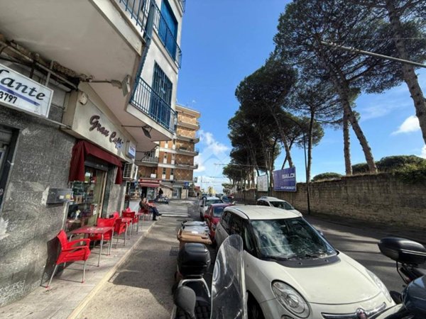 negozio in affitto a Napoli in zona Pendino / San Giuseppe