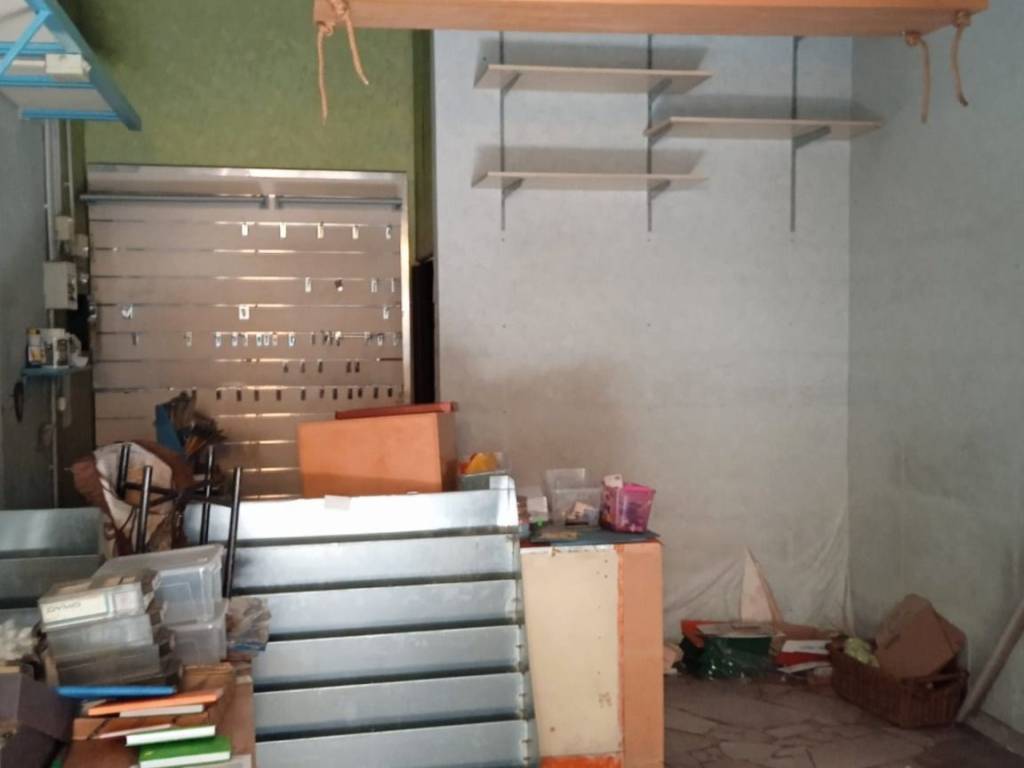 negozio in affitto a Napoli in zona Chiaiano