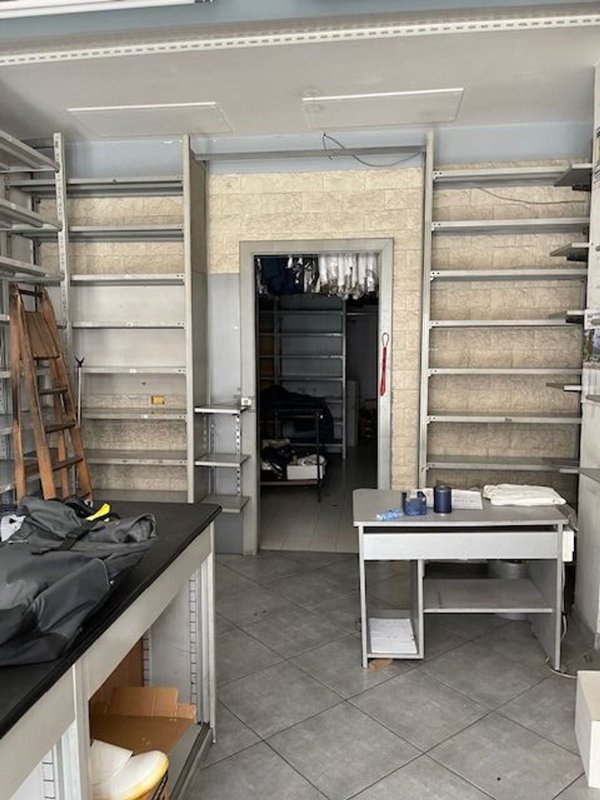 locale commerciale in affitto a Napoli in zona Vicaria