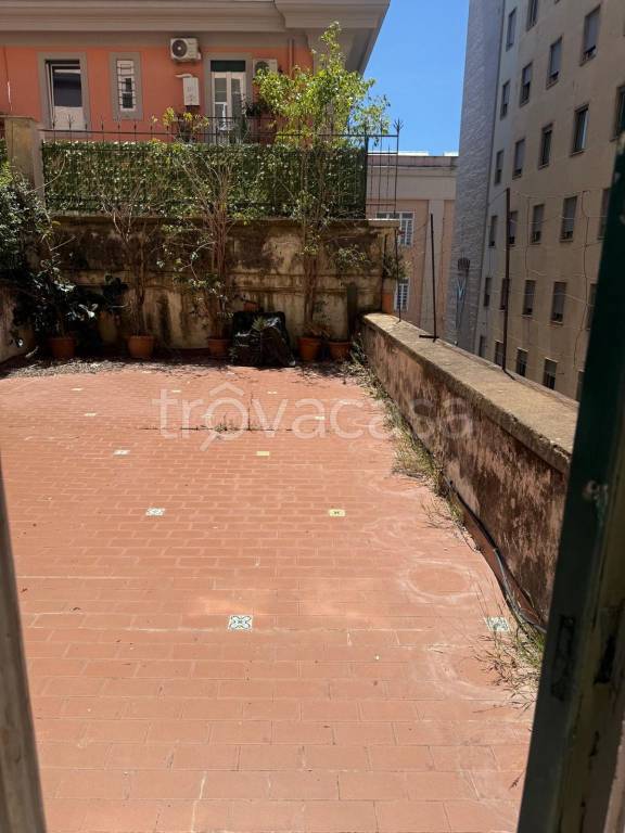 appartamento in affitto a Napoli in zona Chiaia