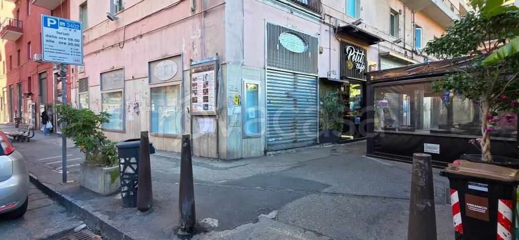 negozio in affitto a Napoli in zona Arenella