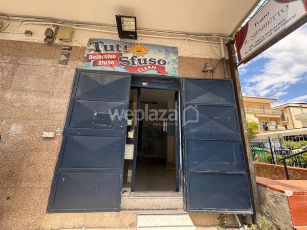 negozio in affitto a Napoli in zona Barra