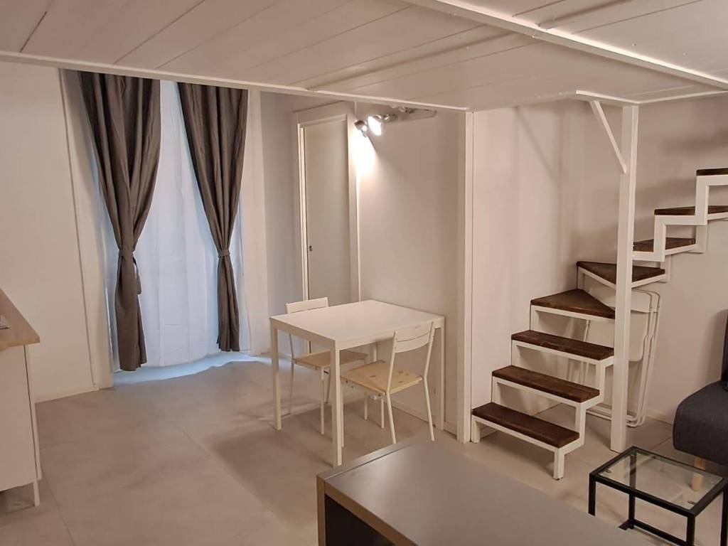 appartamento in affitto a Napoli in zona Stella