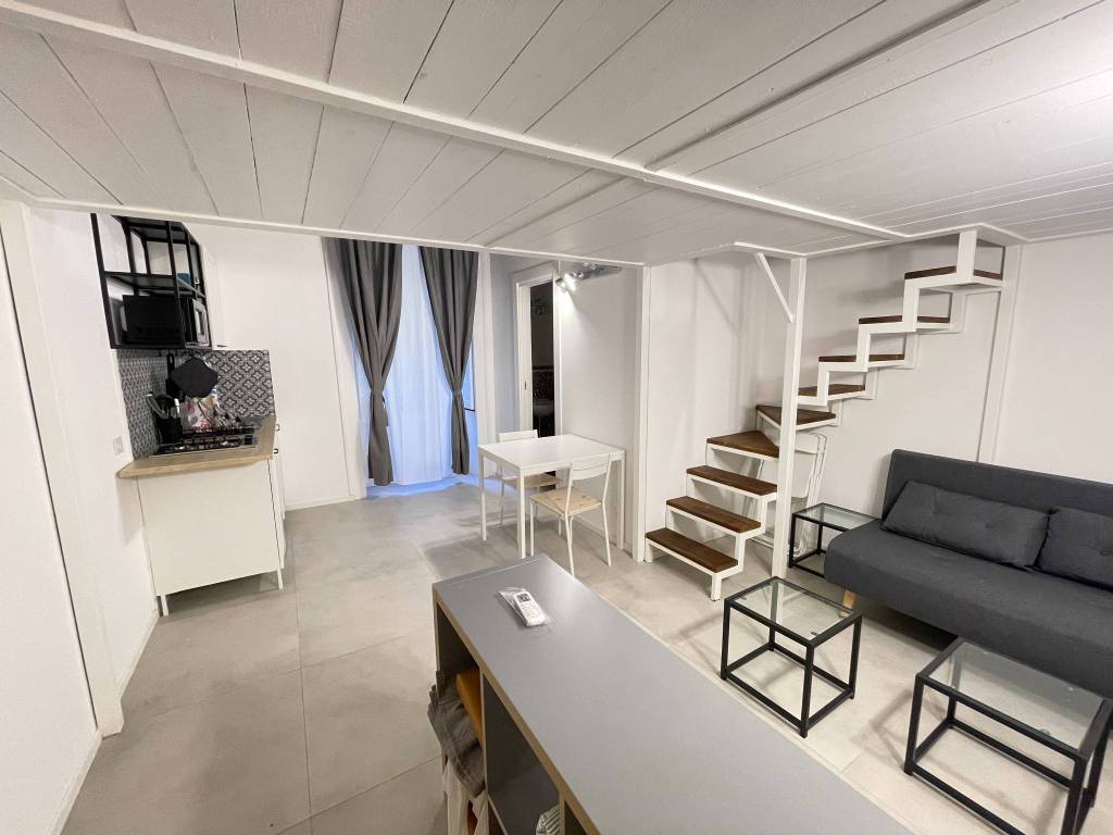 appartamento in affitto a Napoli in zona Stella