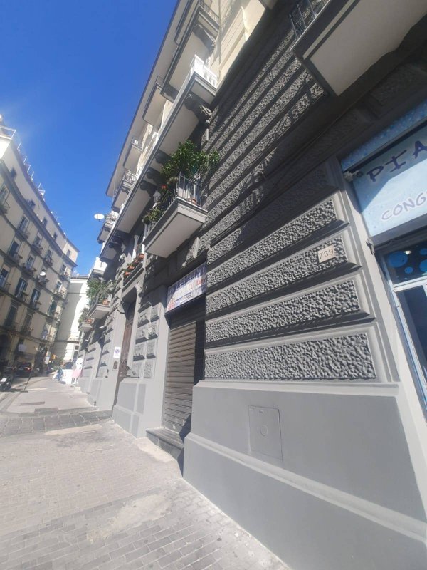 locale commerciale in affitto a Napoli in zona Chiaia