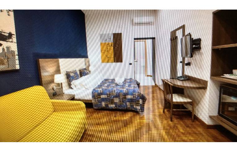 camera singola in affitto a Napoli in zona Chiaia