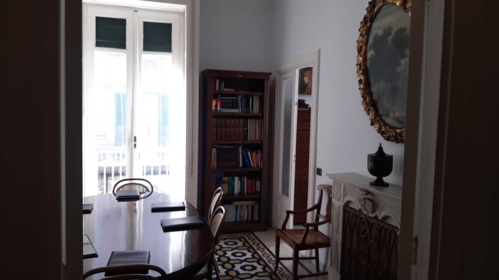 ufficio in affitto a Napoli in zona Chiaia