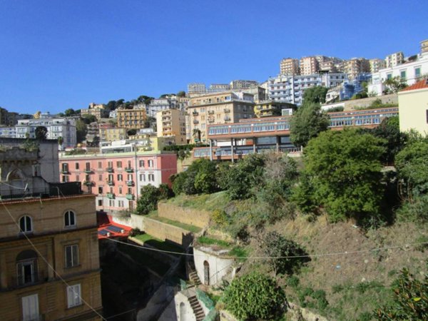 appartamento in affitto a Napoli in zona Chiaia