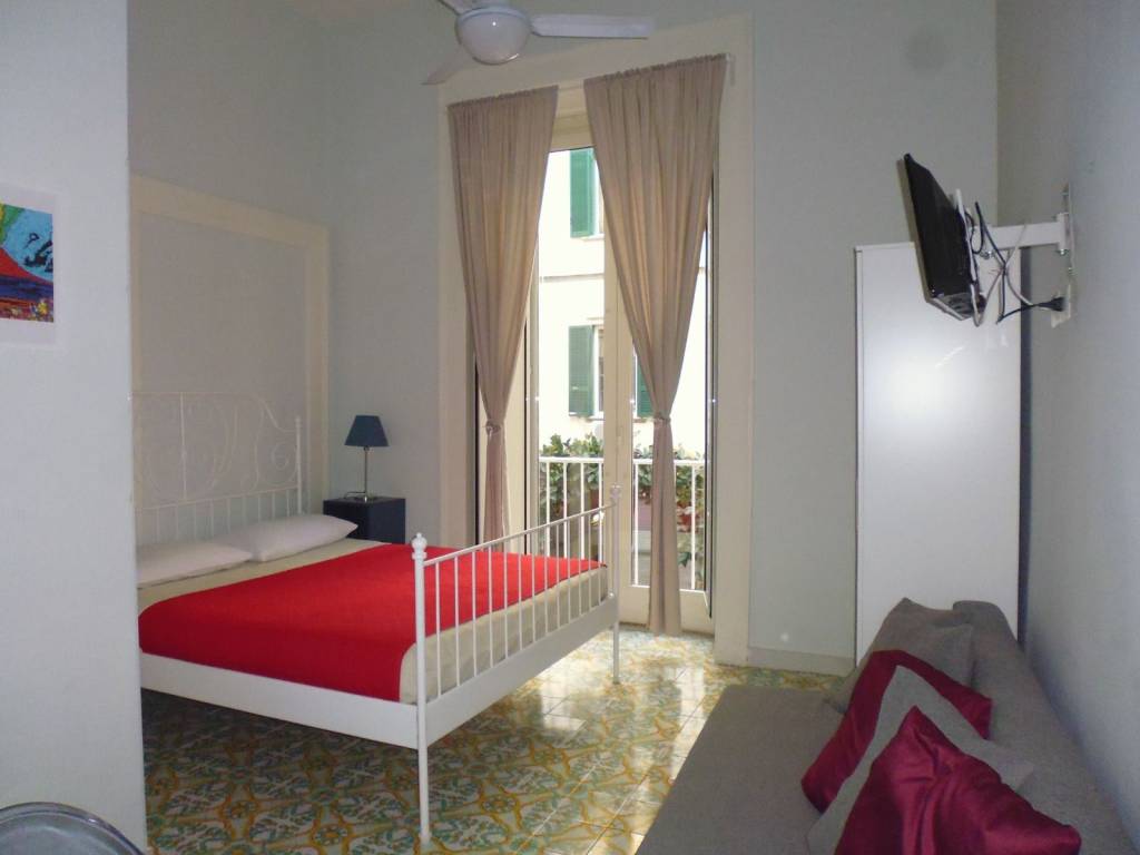 appartamento in affitto a Napoli in zona Chiaia