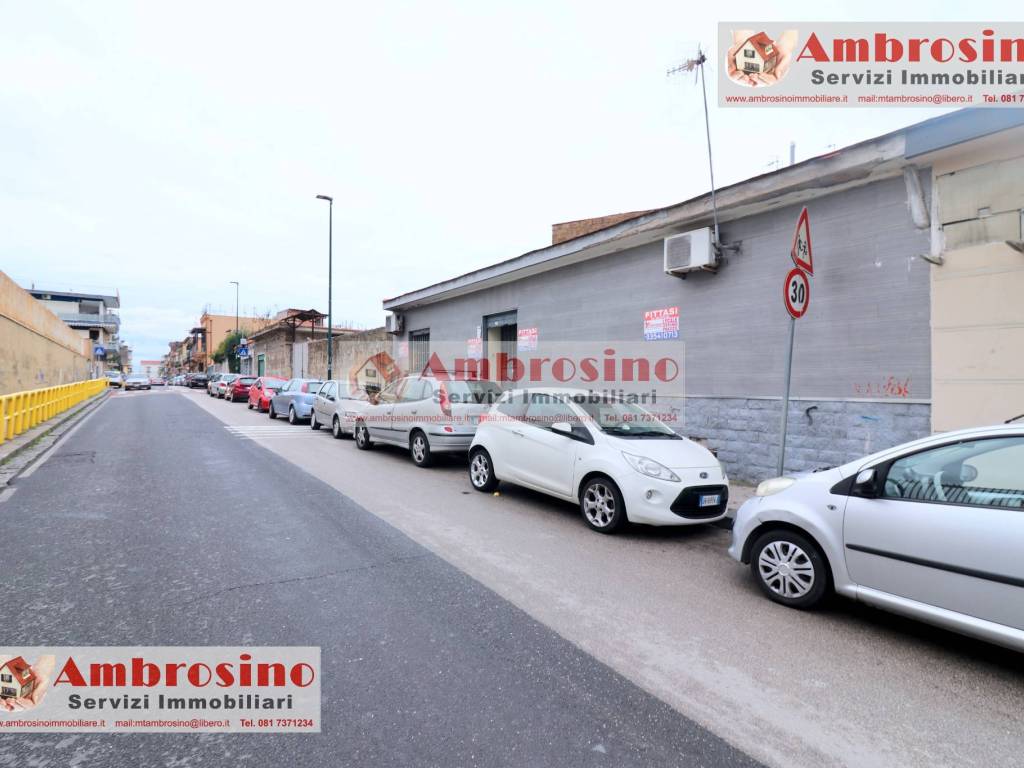 negozio in affitto a Napoli in zona Secondigliano