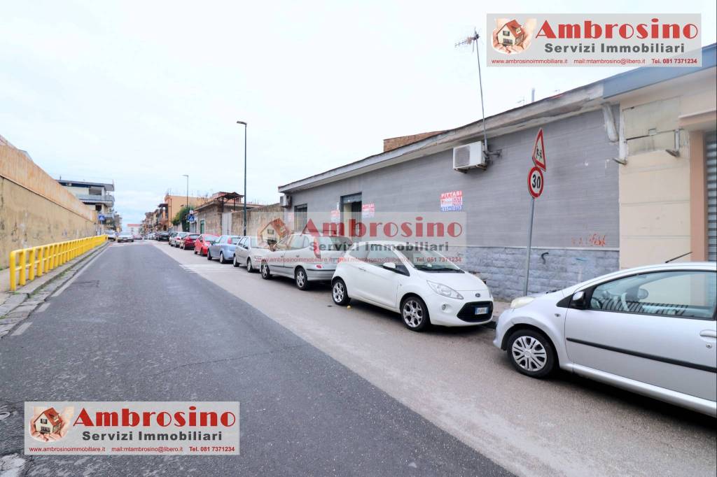negozio in affitto a Napoli in zona Capodichino