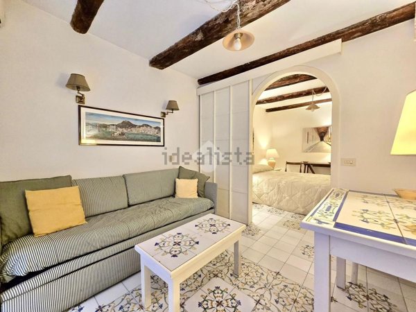 appartamento in affitto a Napoli in zona Chiaia