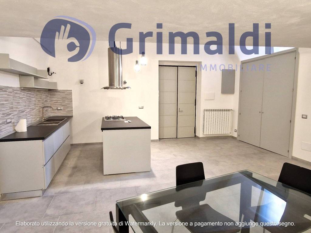 appartamento in affitto a Napoli in zona Chiaia