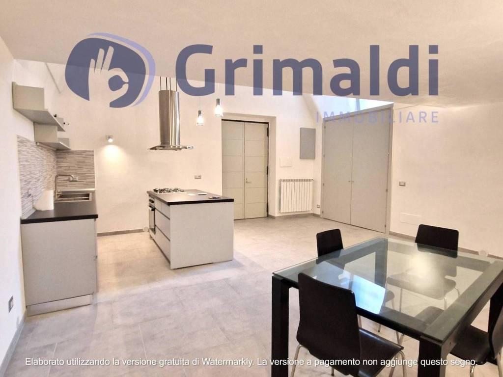 appartamento in affitto a Napoli in zona Chiaia