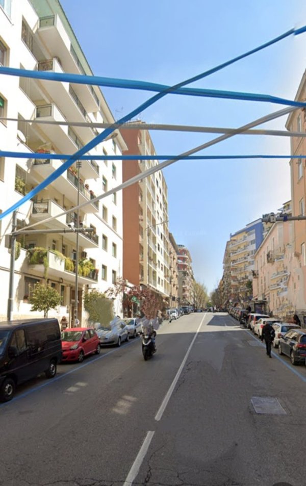 negozio in affitto a Napoli in zona Vomero