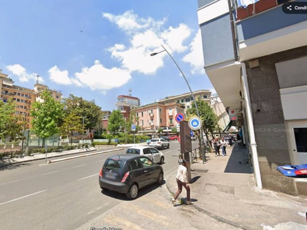 negozio in affitto a Napoli in zona Vomero