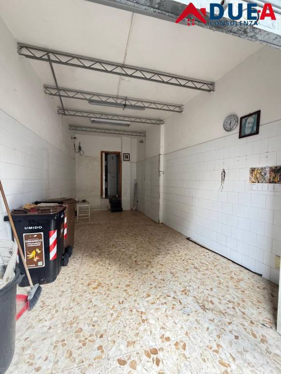 negozio in affitto a Napoli in zona Arenella