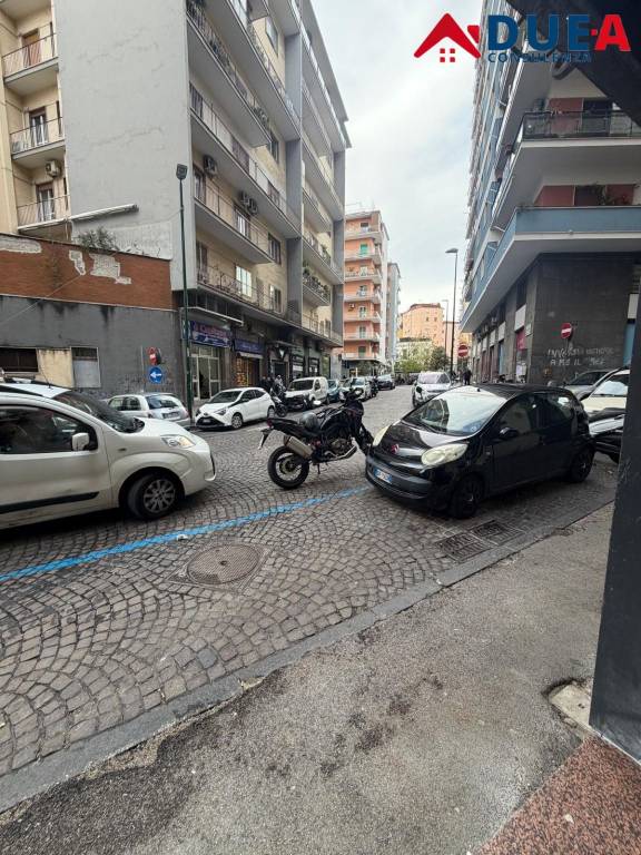 negozio in affitto a Napoli in zona Arenella