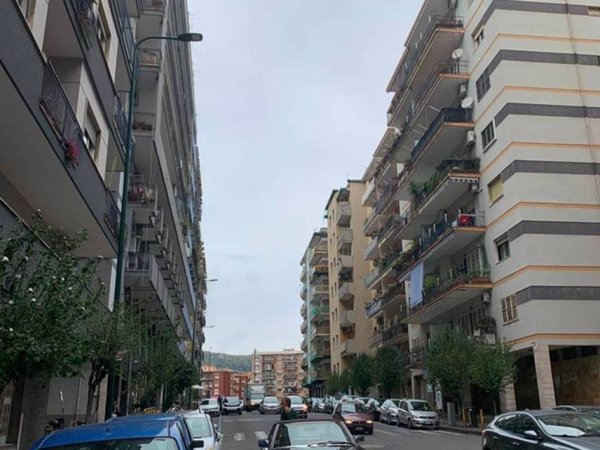 negozio in affitto a Napoli in zona Arenella