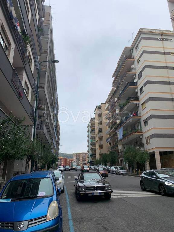 negozio in affitto a Napoli