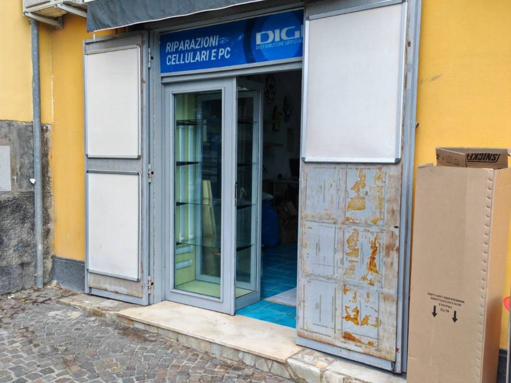 negozio in affitto a Napoli in zona Posillipo