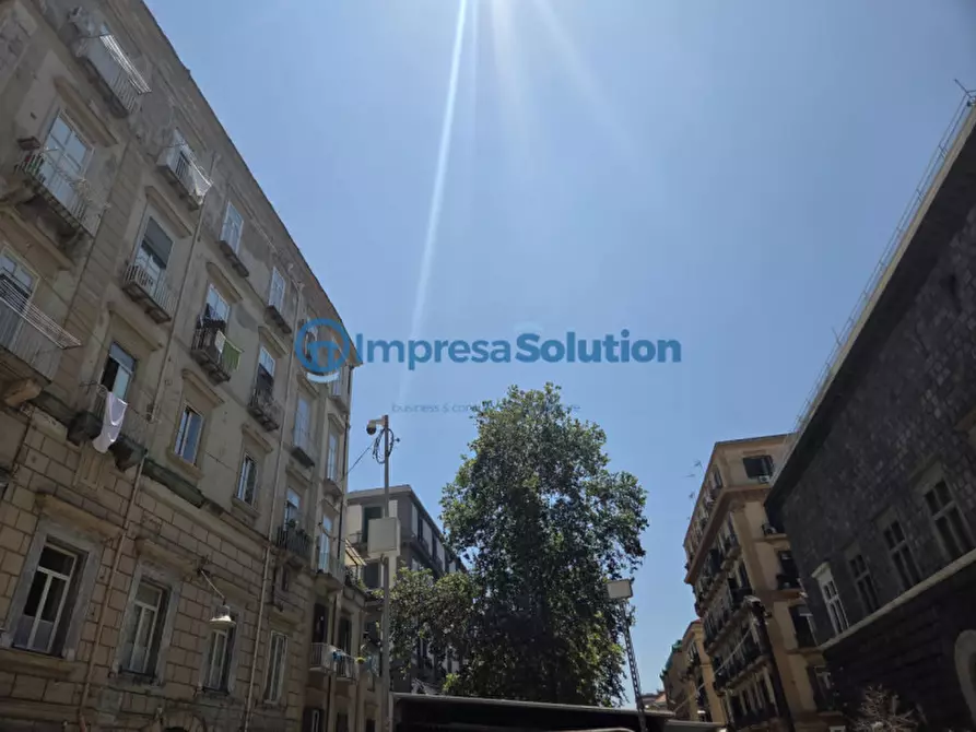 negozio in affitto a Napoli in zona Stella