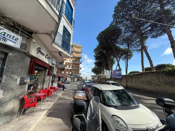 negozio in affitto a Napoli in zona Pendino / San Giuseppe